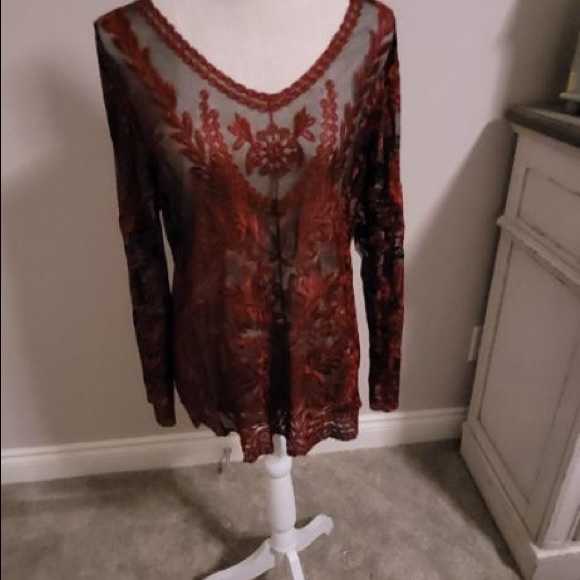 Excellent used condition, black see through netting, burgundy appliqué design. - Picture 4 of 6